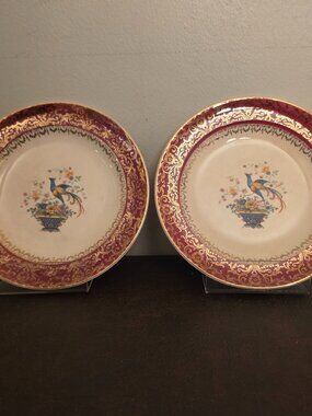 Salem China Bird of Paradise plate with 23 karat gold trim. Made of bone China,